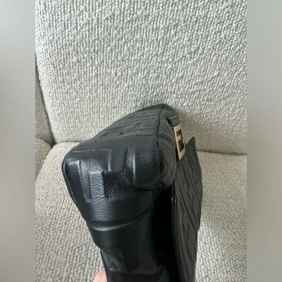 Fendi Black Embossed bag with Gold Buckle - Picture 5 of 14